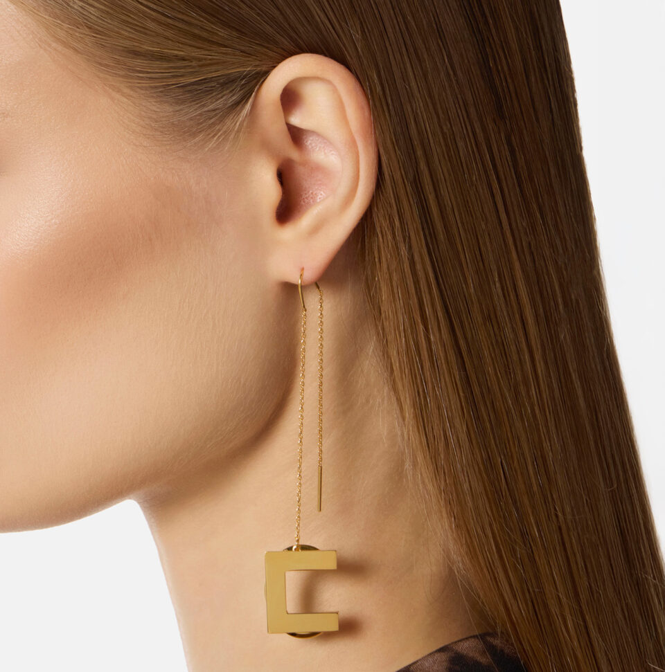 Orecchini con catenella e logo