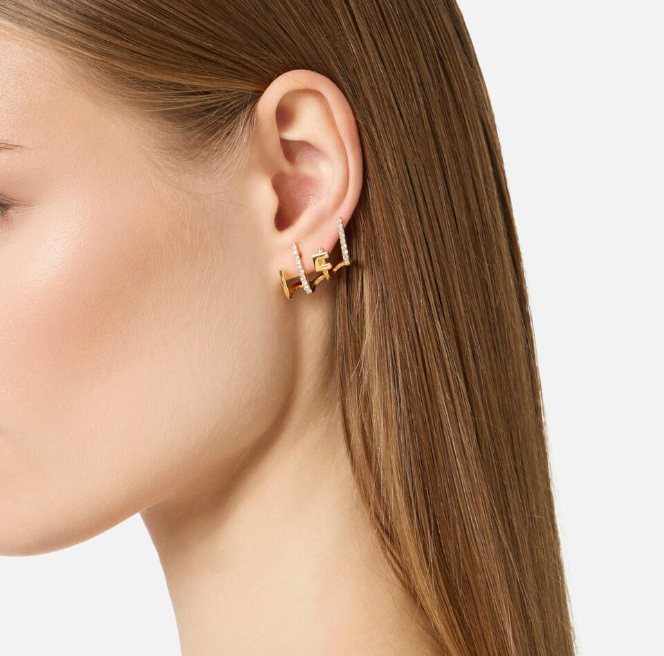 Orecchini con logo e strass