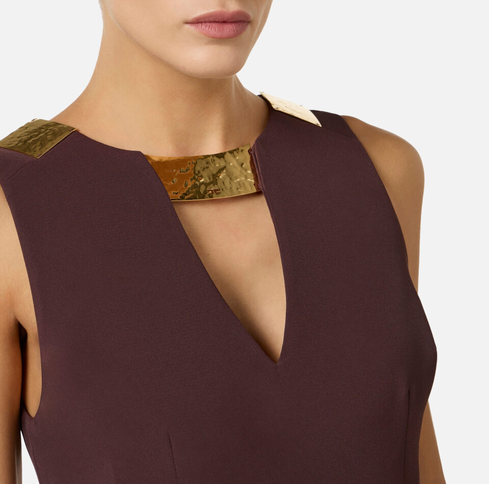 Top in doppio crêpe stretch con scollo gioiello