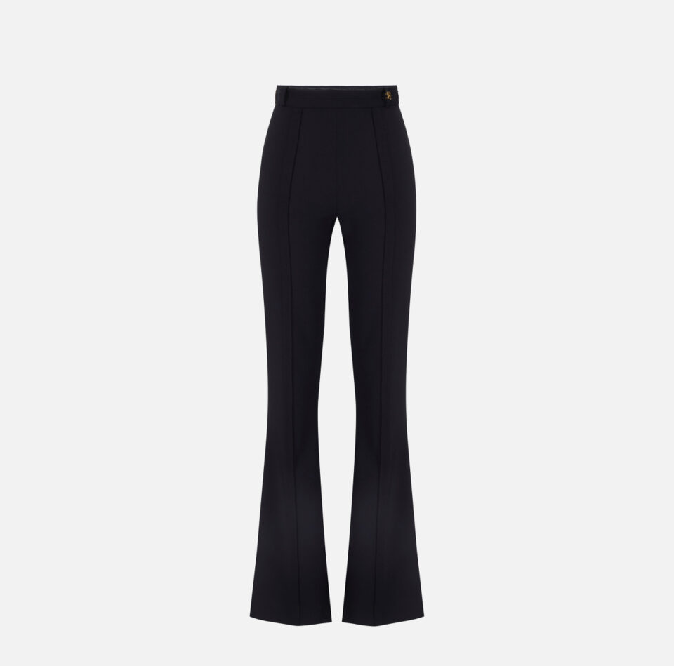Pantaloni in doppio crêpe stretch con logo charm